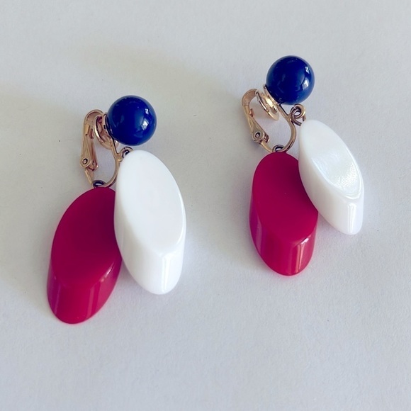 Trifari Patriotic Clip On Earrings Lucite Dangle Vintage Red White Blue - Picture 1 of 11